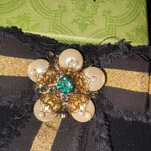 Brand new with box & bag Gucci Grosgrain Bow Brooch Pin with Pearls &Crystals - Picture 3 of 8